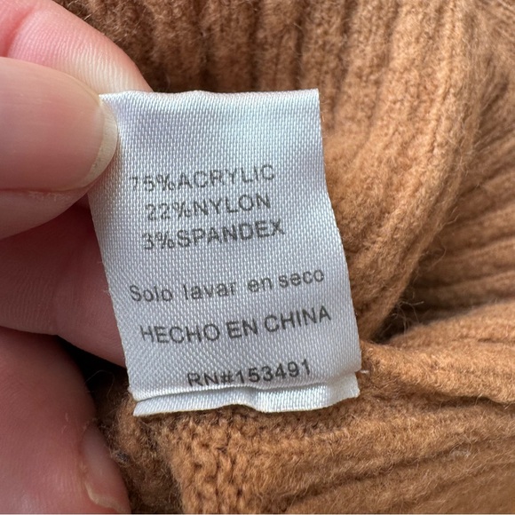 ✨ Coverstitched Tan Fuzzy Soft Sweater w/ Keyhole Cutout - Picture 5 of 6